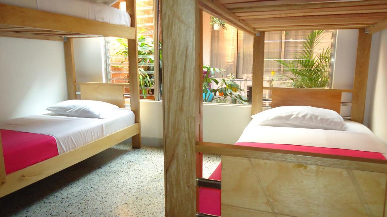 Iris Hostel Medellín Exterior foto